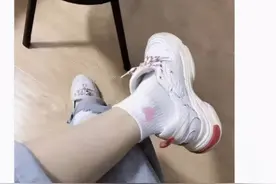 “为什么女生的脚多数都不臭？”哈哈哈…等等，你怎么知道的？图片