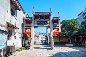 南京这条街被称“金陵第一古街”，秋意渐浓，人声鼎沸图片