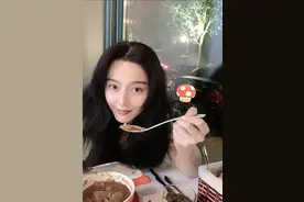 范冰冰与鲜肉聚餐后心情佳，秀天价晚餐，鱼子酱配松茸一桌得上千图片