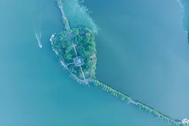 东湖两品 | 熊召政：大而空的东湖图片