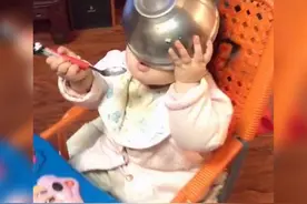 萌娃吃相太可爱！碗里的米粒吃得一粒不剩，网友：能吃真的是福啊图片