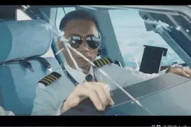 川航8633事件三周年，英雄机长深夜突然道歉图片