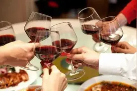 遇到以下几种“请客吃饭”的人，最好别理会图片