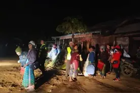 缅甸30多位掸邦北部村民，因害怕民武报复连夜逃往腊戌图片