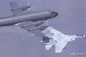 中国战机在拦截外国军机时，为何要亮出飞机腹部？绝不是出于礼貌图片