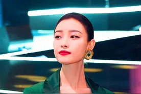 从倪妮的“红配绿”，说一说那些靠气质，挽救了失败造型的女星图片