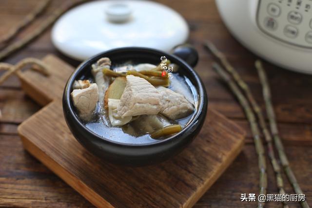花胶鸡脚瘦肉水鸭汤 花胶鸡脚煲汤