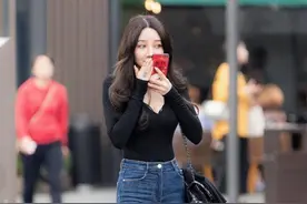 打底裤突出优雅风格，凸显惹人羡的身材，展现知性美图片