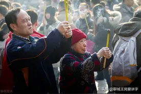 文化解密：上香为什么非要上3根？这里面大有玄机，知道吗？图片