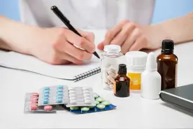 女医生“抽空结婚”上热搜 苦难崇拜是一种精神疾病图片