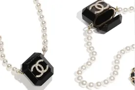 用料不及一个包的边角料，香奈儿最新耳机保护套竟卖1万7！连爱马仕都显得良心了图片