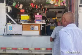 河南农村这种“高科技”小摊老年人最爱，大爷们见了走都走不动图片