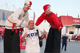 俄罗斯地位最高的艺人竟是小丑，腿那么长是怎么站稳的图片