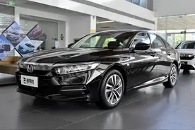 现在卖得最好的合资中型车，带你看本田雅阁图片