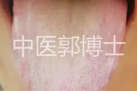 晚上摸着墙，才能入睡，只因手心太热，治疗不只滋阴清热那么简单图片