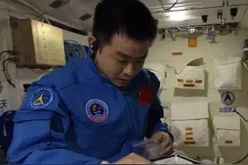 天宫空间站不仅可以“吃鸡”，还有120多种美食，吃货们馋了没？图片