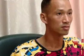 害怕弟弟被父亲打死，姐姐心疼他悄悄放他出门，不料一别28年图片