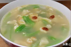 夏末初秋吃丝瓜，鲜嫩又便宜，和鸡蛋一起做丝瓜汤，营养又好喝图片