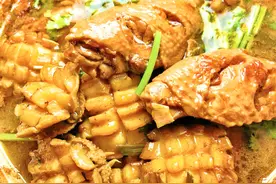 自制广式名菜鲍鱼鸡翅煲，鲍鱼鲜嫩，鸡翅入味，好吃到舔盘，真香图片