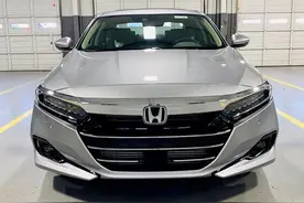 本田中级车的“王牌”，2.0T+8AT，新款雅阁实车真帅气图片