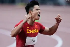 奥运100米决赛引争议！苏炳添冲线美国选手占道+打手，规则却合理图片