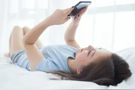 一个男人这样回你微信，他不是不爱你，其实对你是最真的爱和在乎图片