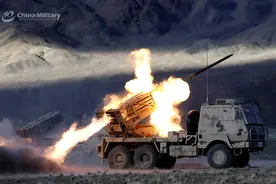 4500米高原边境，解放军精锐合成师强攻演练，密集火力排山倒海图片