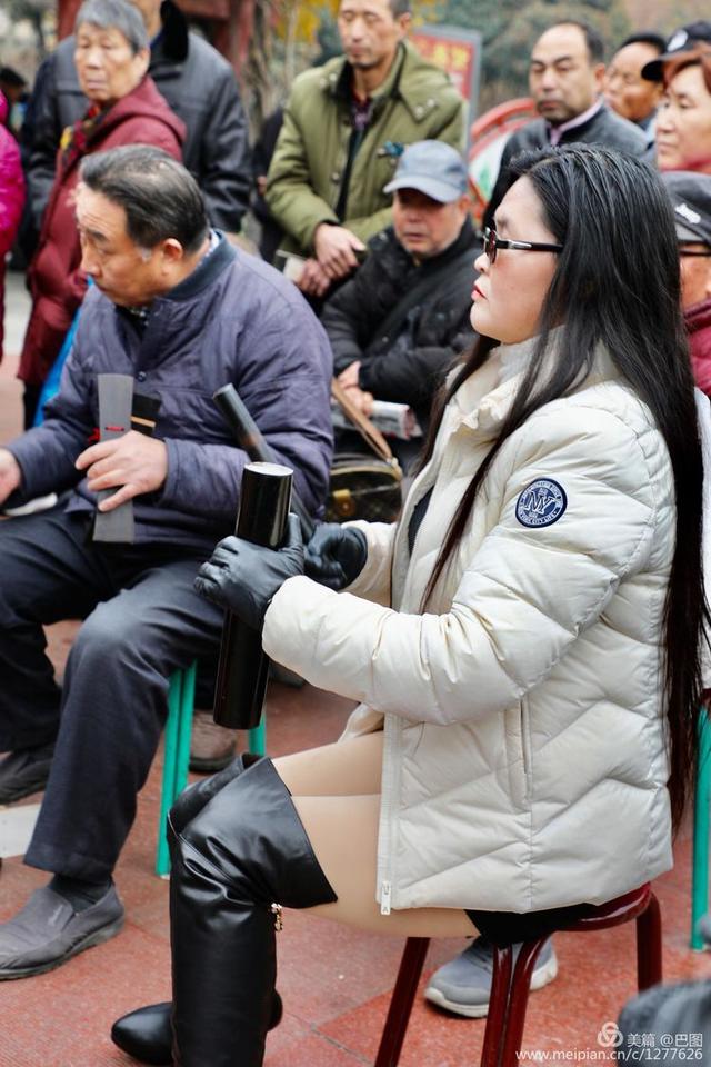 高手在民间，演出自娱自乐，洛阳周王城广场民间曲艺乐园