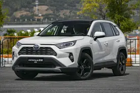 丰田RAV4荣放和丰田威兰达，相同三大件，为何销量差距那么大图片