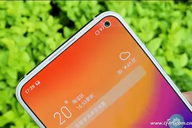 这个窟窿太碍眼？快来为挖孔屏手机添加环形灯效图片