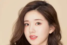 画风清奇！一口气蹭了三位“顶流”热度 瓜友都认了老板却骂开了图片