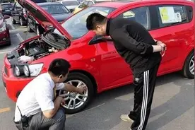 在买车时，如何分辨是库存车或事故车？内行人：记住看这6个地方图片