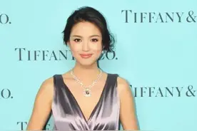 “世界小姐”张梓琳亮相 穿丝缎裙光彩照人 嫁给爱情的人生赢家图片