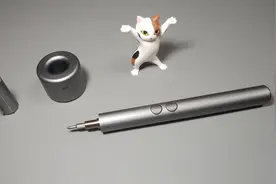 我用这套WOWSTICK PLAY MINI SD精修电动螺丝刀修好了旧剃须刀图片