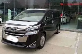 威尔法果然有头等舱的舒适感，混动系统让燃油更经济图片