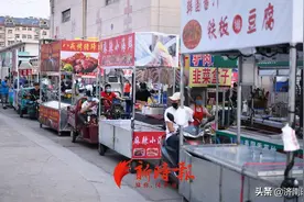 场面绝对震撼！济南这家夜市开场，百辆三轮车载货涌入图片