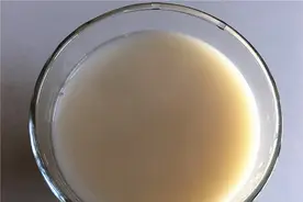 牛奶早上喝，还是晚上喝？喝牛奶的黄金时间，医生告诉你图片