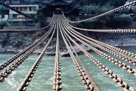 泸定桥300年前是怎么建造的？一万多个铁环重达40吨，至今牢固图片