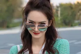 35岁戚薇近照曝光，肤白貌美少女感十足，宝妈还这么嫩？图片