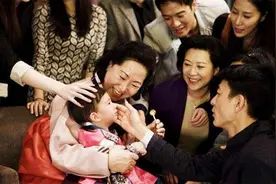 只生一个孩子的父母，晚年生活只剩悲凉？现实反而是更加自在图片