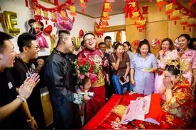 两年感情败给婚礼上的霸气条幅，新郎怒：我娶的是妻子，不是祖宗图片