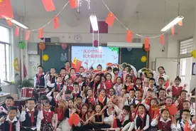 建队日，看大理市少先队员学做先锋图片