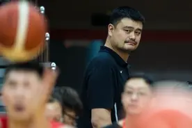 姚明未出征！中国男篮无缘奥运会，50万美元买资格，两战输55分图片