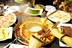 如何去除衣服上的火锅味？只需掌握这个小方法，简单又实用！