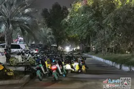 共享电单车超额投放、管理压力大 南昌市破局仍需立法图片