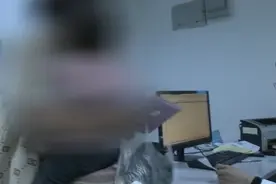 吃啥吐啥，1岁女童吞下水宝宝后，医生紧急开腹手术图片