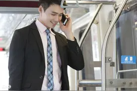 小说：军训教官太严厉，同学都称教官为大魔王！图片