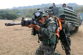 台海局势已危险！歼-20火速部署衢州机场，台湾人却仍然认为美国会"协防台湾"图片