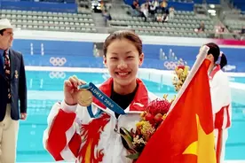 伏明霞：因年龄太小惹怒对手！13岁拿世界冠军，奥委会因她改规则图片