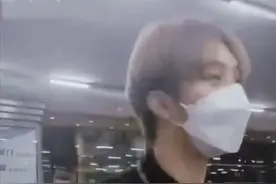 29岁男星戴耳钉遭辱骂，被路人嘲讽不男不女，黄子韬也曾因此被骂图片